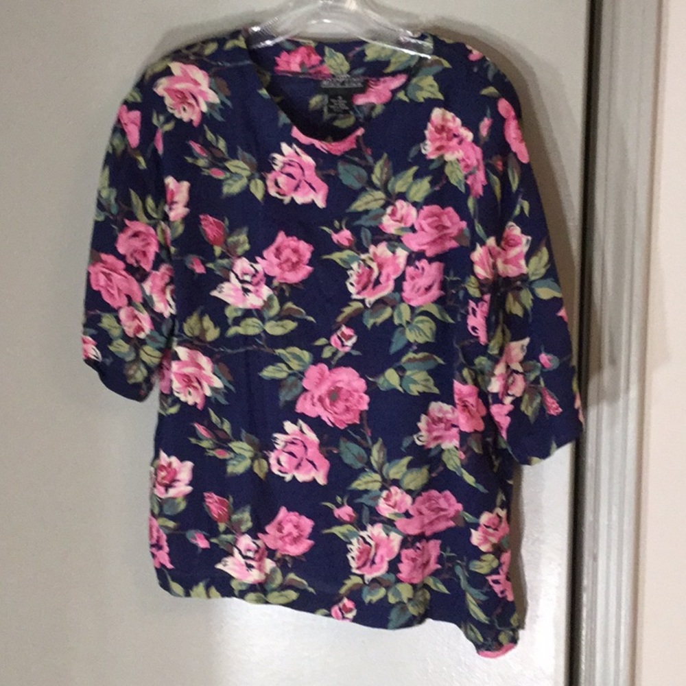 Mizz Lizz Lady’s top; size Medium.